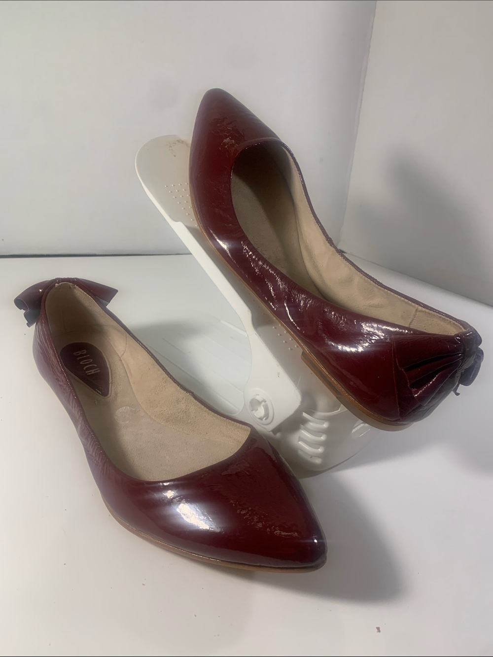 Bloch Women's Burgundy Bow Back Patent Lesther Pointed-Toe Ballet Flats